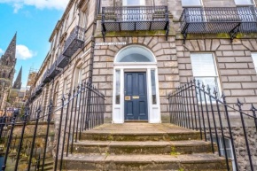 Flat with Majestic views in West End Wonderland
